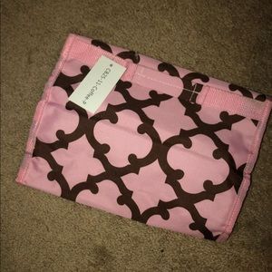 Make up travel bag that expands